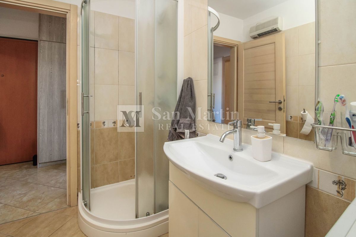 POREČ, appartamento con 2 camere da letto - ottimo prezzo