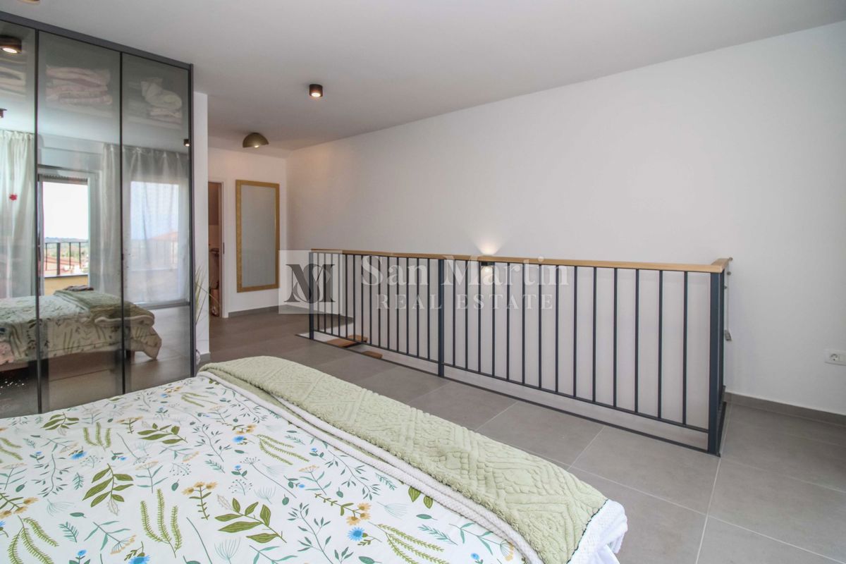 NOVIGRAD, CASA A SCHIERA NUOVA ARREDATA