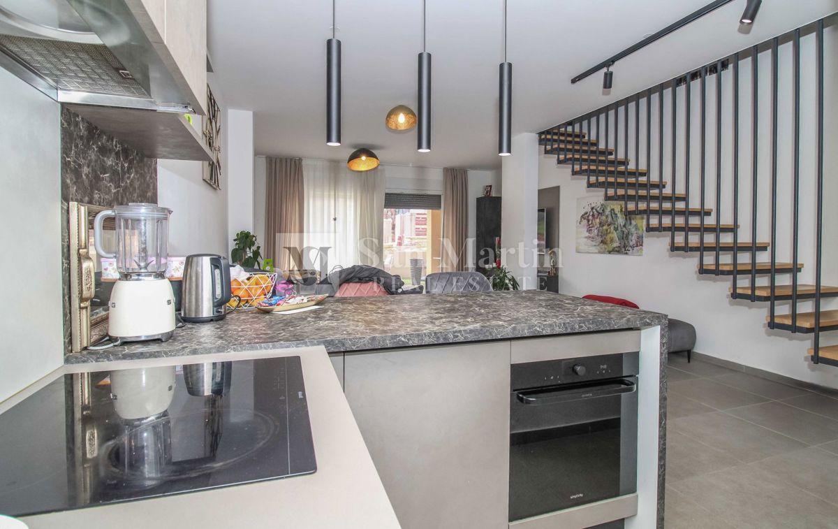 NOVIGRAD, CASA A SCHIERA NUOVA ARREDATA