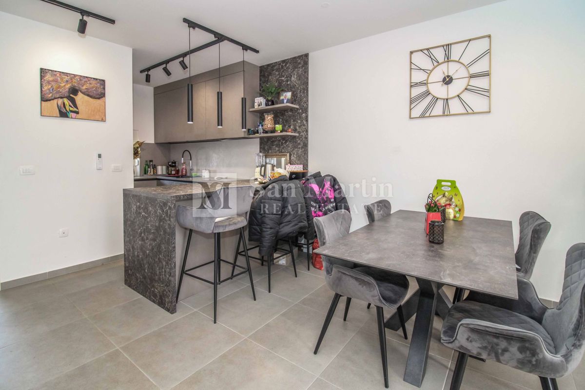 NOVIGRAD, CASA A SCHIERA NUOVA ARREDATA