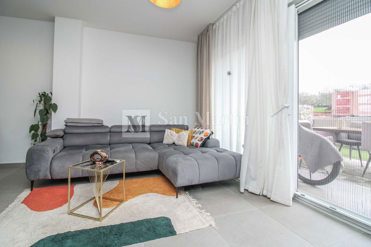 NOVIGRAD, CASA A SCHIERA NUOVA ARREDATA