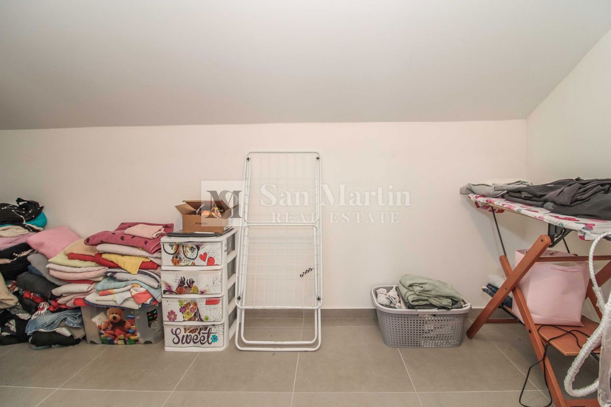 NOVIGRAD, CASA A SCHIERA NUOVA ARREDATA