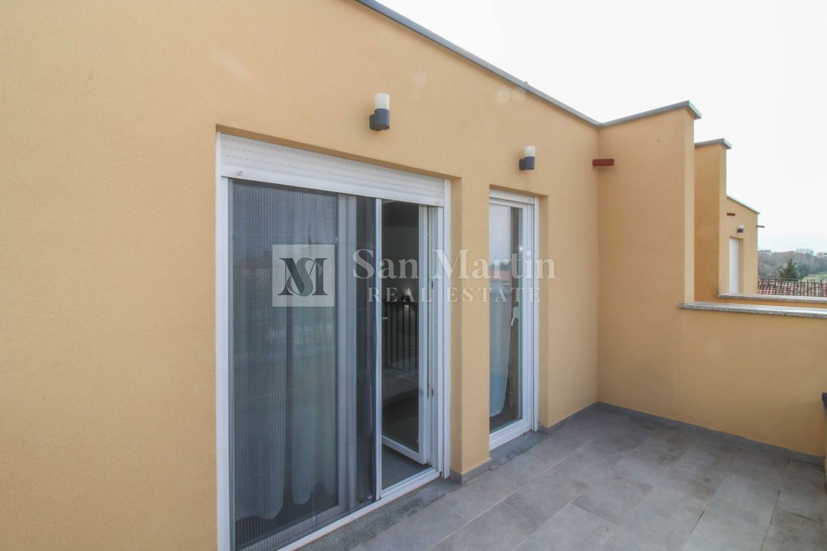 NOVIGRAD, CASA A SCHIERA NUOVA ARREDATA