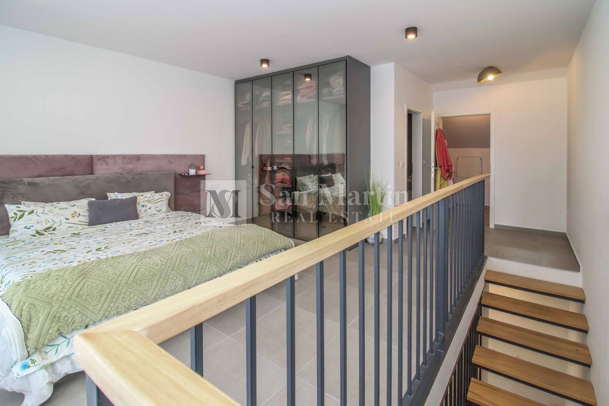 NOVIGRAD, CASA A SCHIERA NUOVA ARREDATA