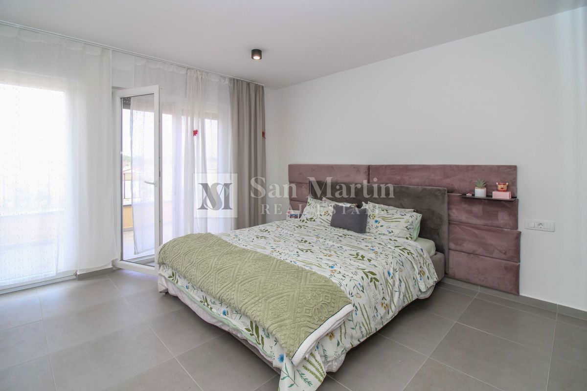 NOVIGRAD, CASA A SCHIERA NUOVA ARREDATA