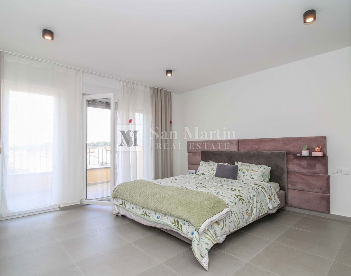 NOVIGRAD, CASA A SCHIERA NUOVA ARREDATA