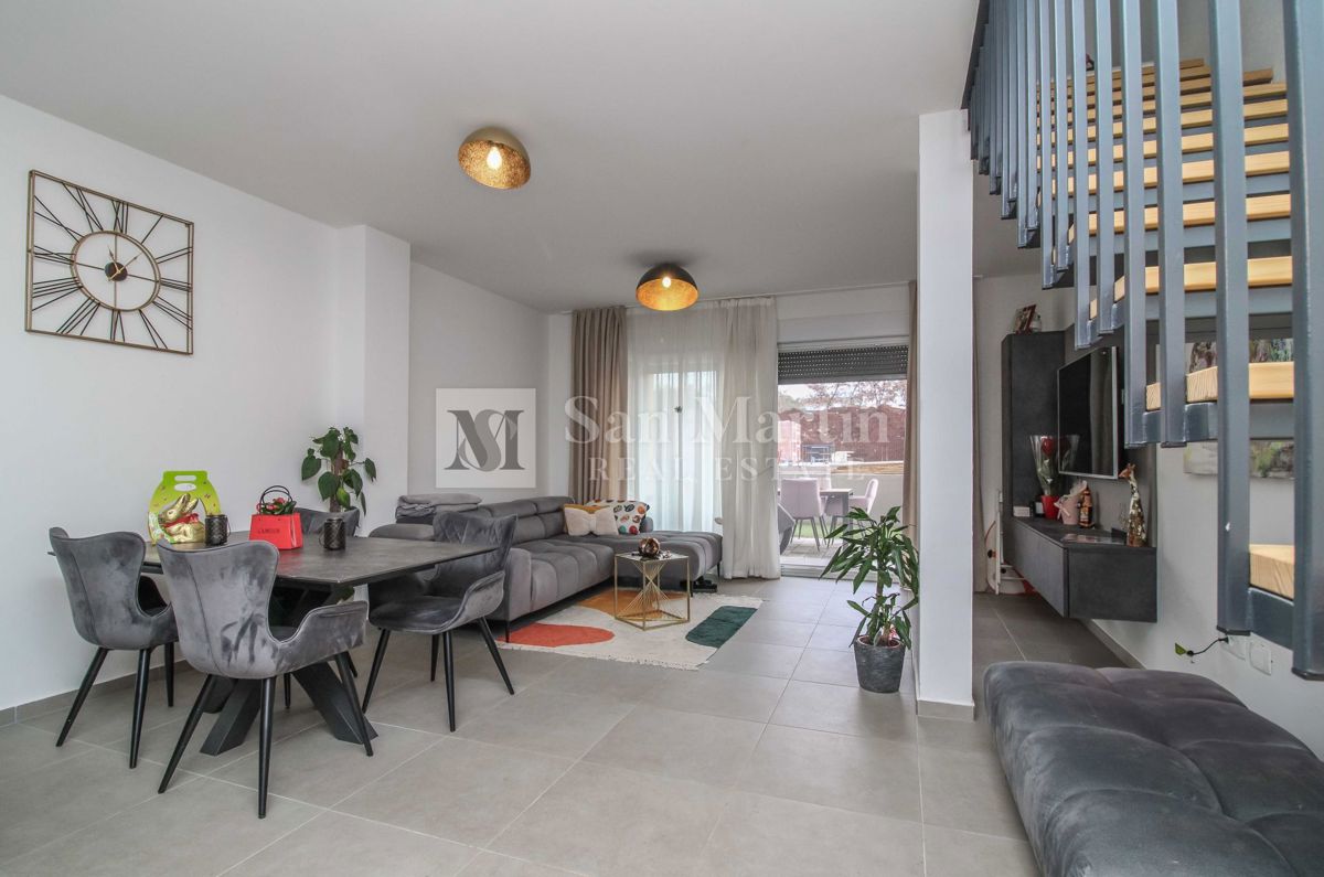 NOVIGRAD, CASA A SCHIERA NUOVA ARREDATA