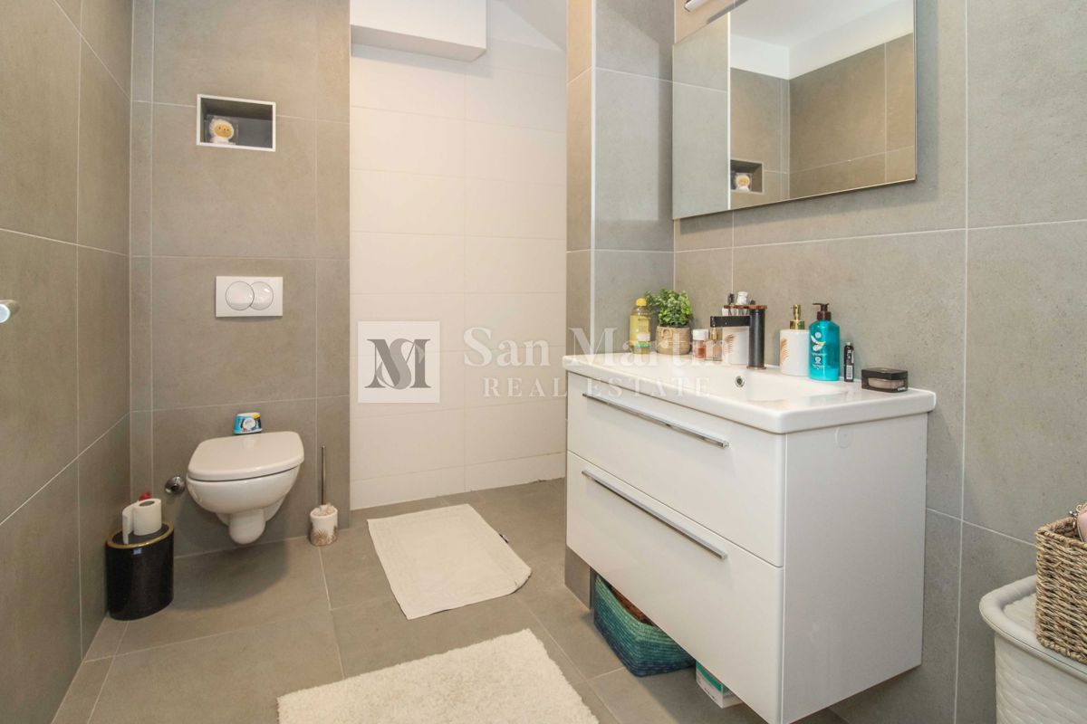 NOVIGRAD, CASA A SCHIERA NUOVA ARREDATA