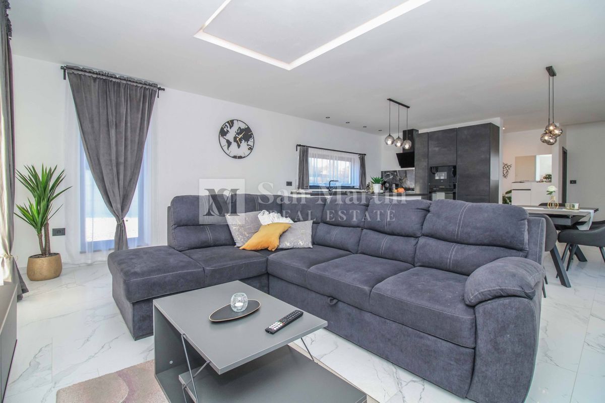 ŽMINJ, Nuova casa al piano terra con piscina