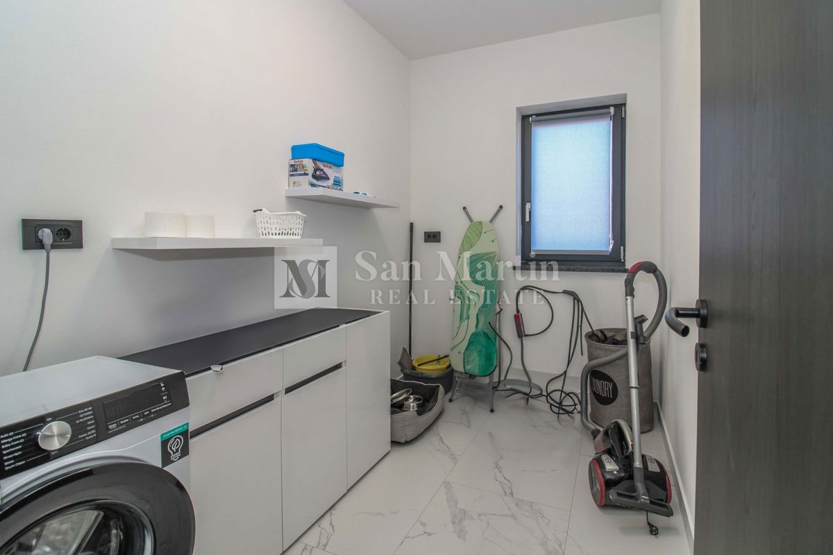 ŽMINJ, Nuova casa al piano terra con piscina