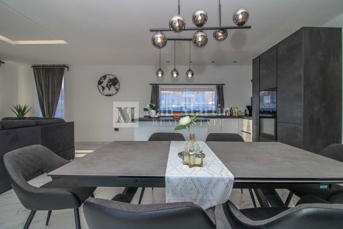 ŽMINJ, Nuova casa al piano terra con piscina