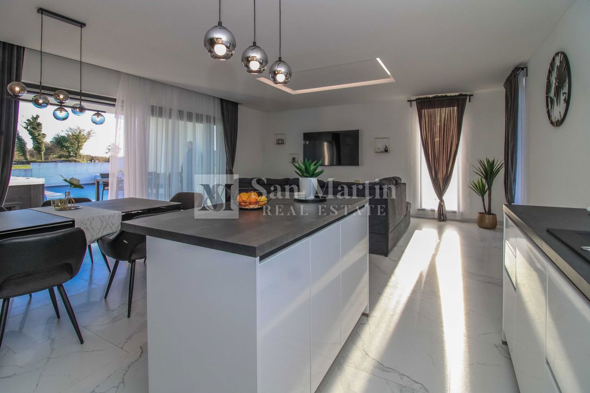 ŽMINJ, Nuova casa al piano terra con piscina