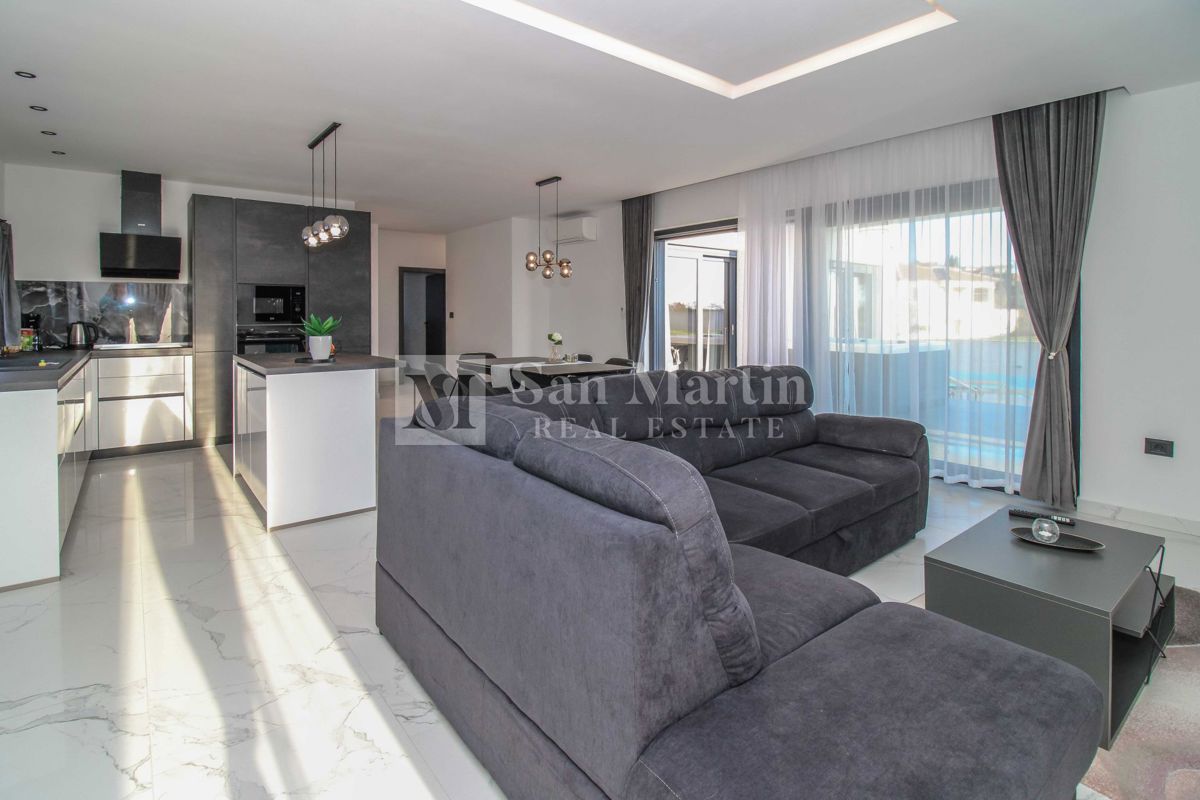 ŽMINJ, Nuova casa al piano terra con piscina