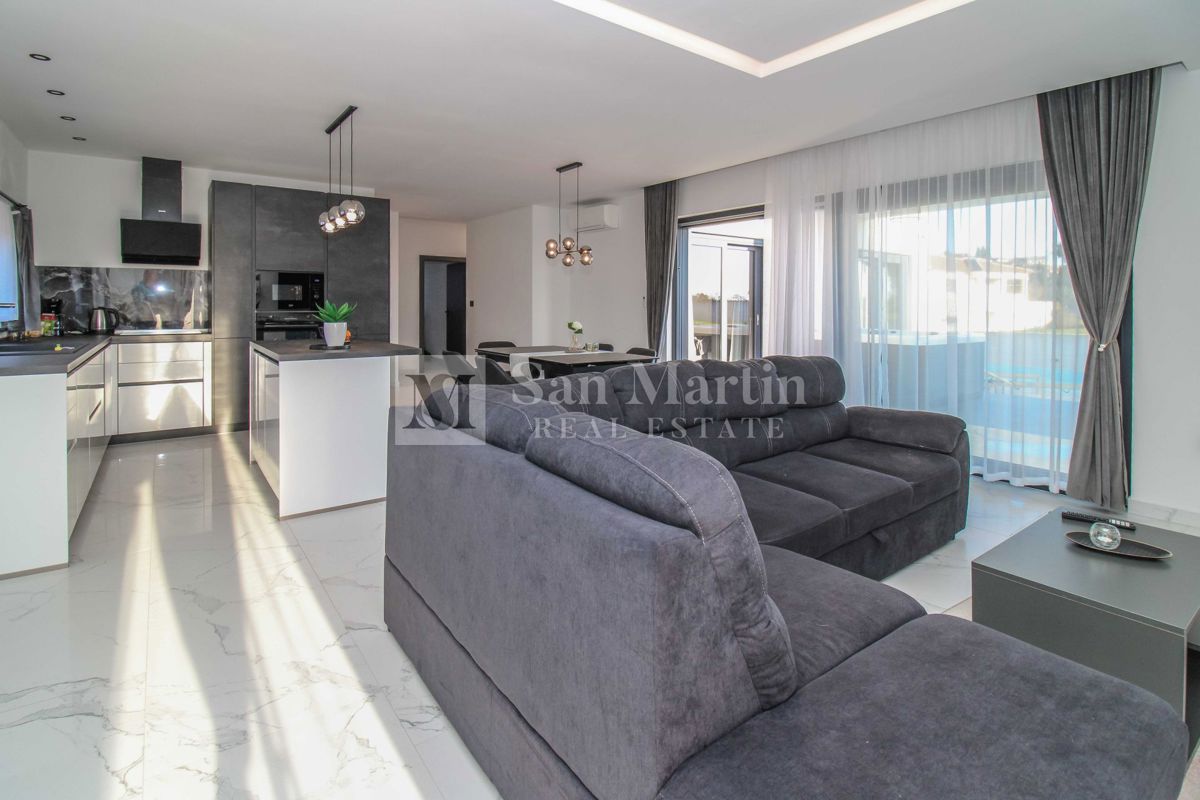 ŽMINJ, Nuova casa al piano terra con piscina