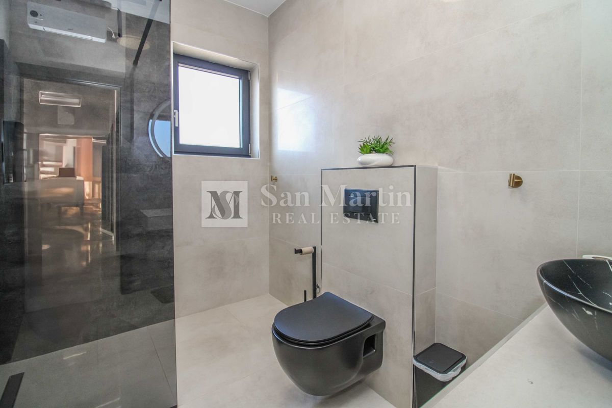 ŽMINJ, Nuova casa al piano terra con piscina