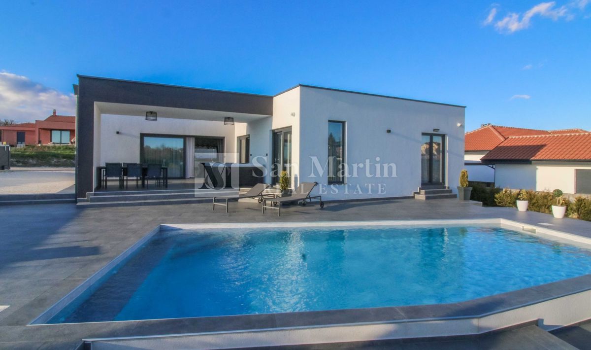 ŽMINJ, Nuova casa al piano terra con piscina