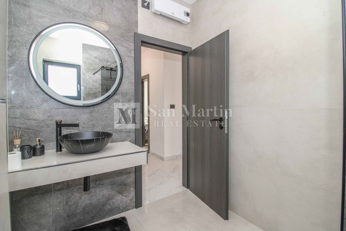 ŽMINJ, Nuova casa al piano terra con piscina