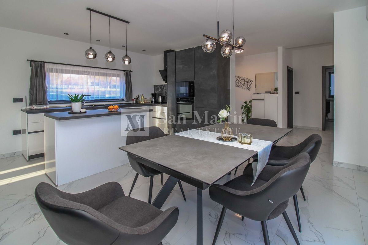 ŽMINJ, Nuova casa al piano terra con piscina