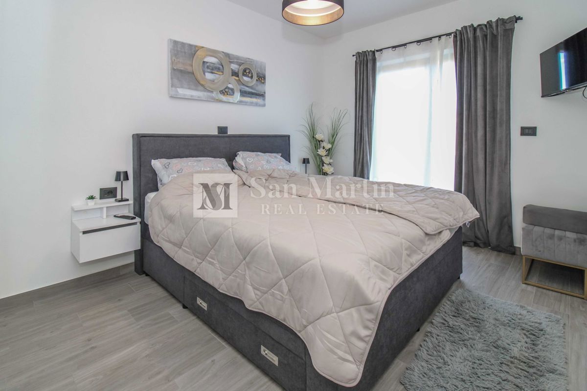 ŽMINJ, Nuova casa al piano terra con piscina