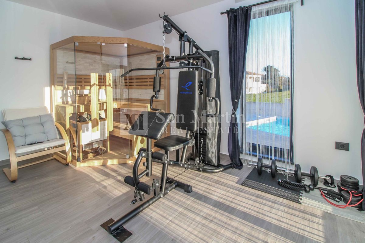 ŽMINJ, Nuova casa al piano terra con piscina