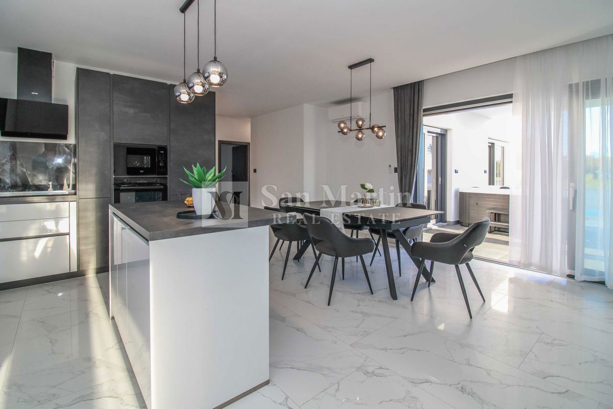 ŽMINJ, Nuova casa al piano terra con piscina