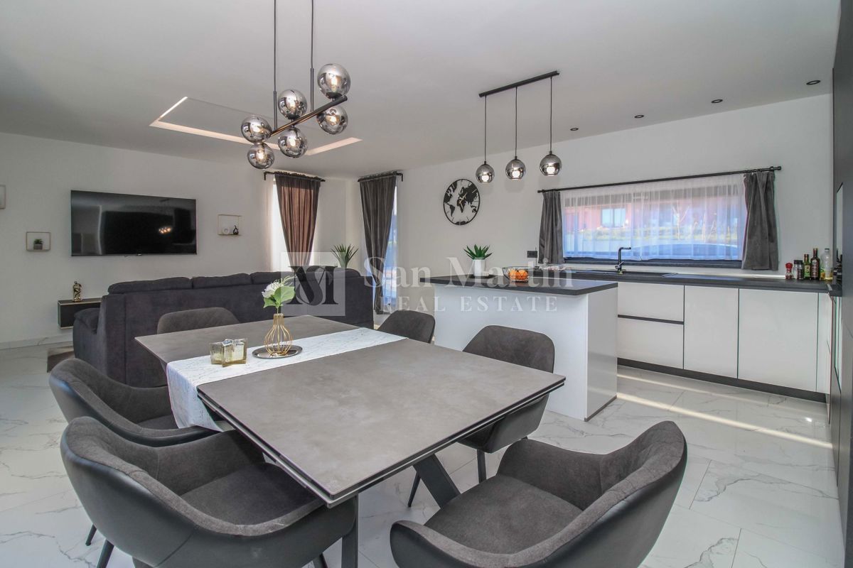 ŽMINJ, Nuova casa al piano terra con piscina