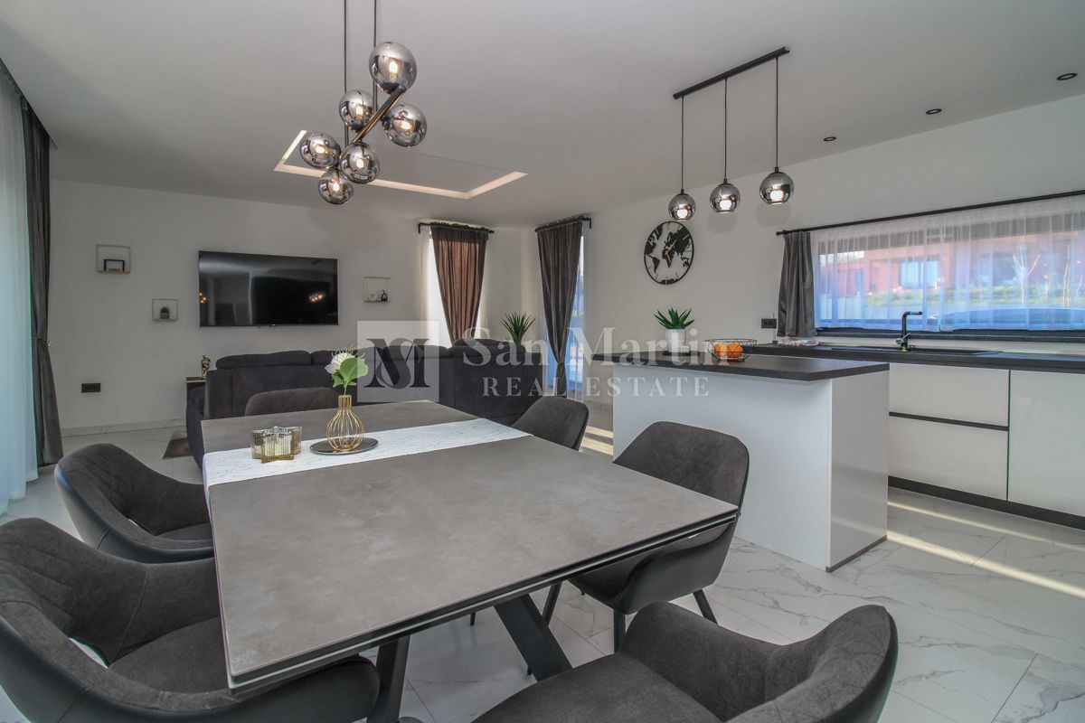 ŽMINJ, Nuova casa al piano terra con piscina