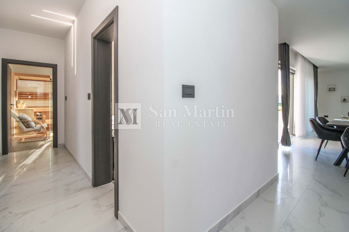 ŽMINJ, Nuova casa al piano terra con piscina