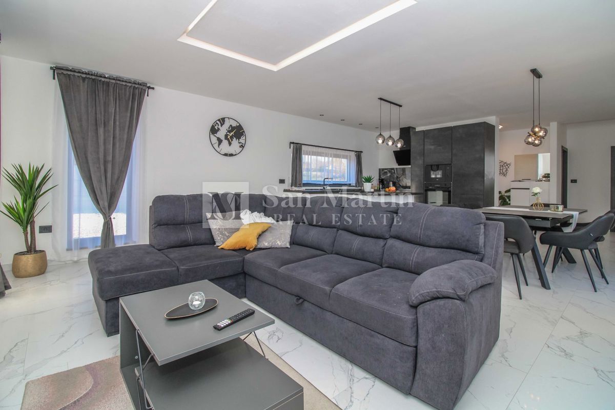 ŽMINJ, Nuova casa al piano terra con piscina