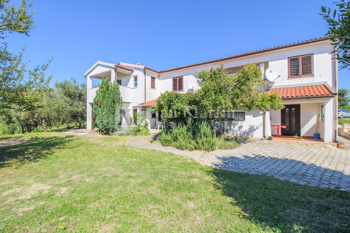 Parenzo, dintorni - casa con 5 appartamenti, bella vista aperta