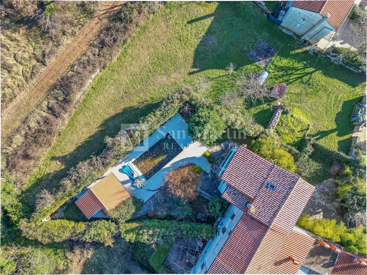 Svetvinčenat, dintorni, Incantevole villa autoctona in pietra con piscina