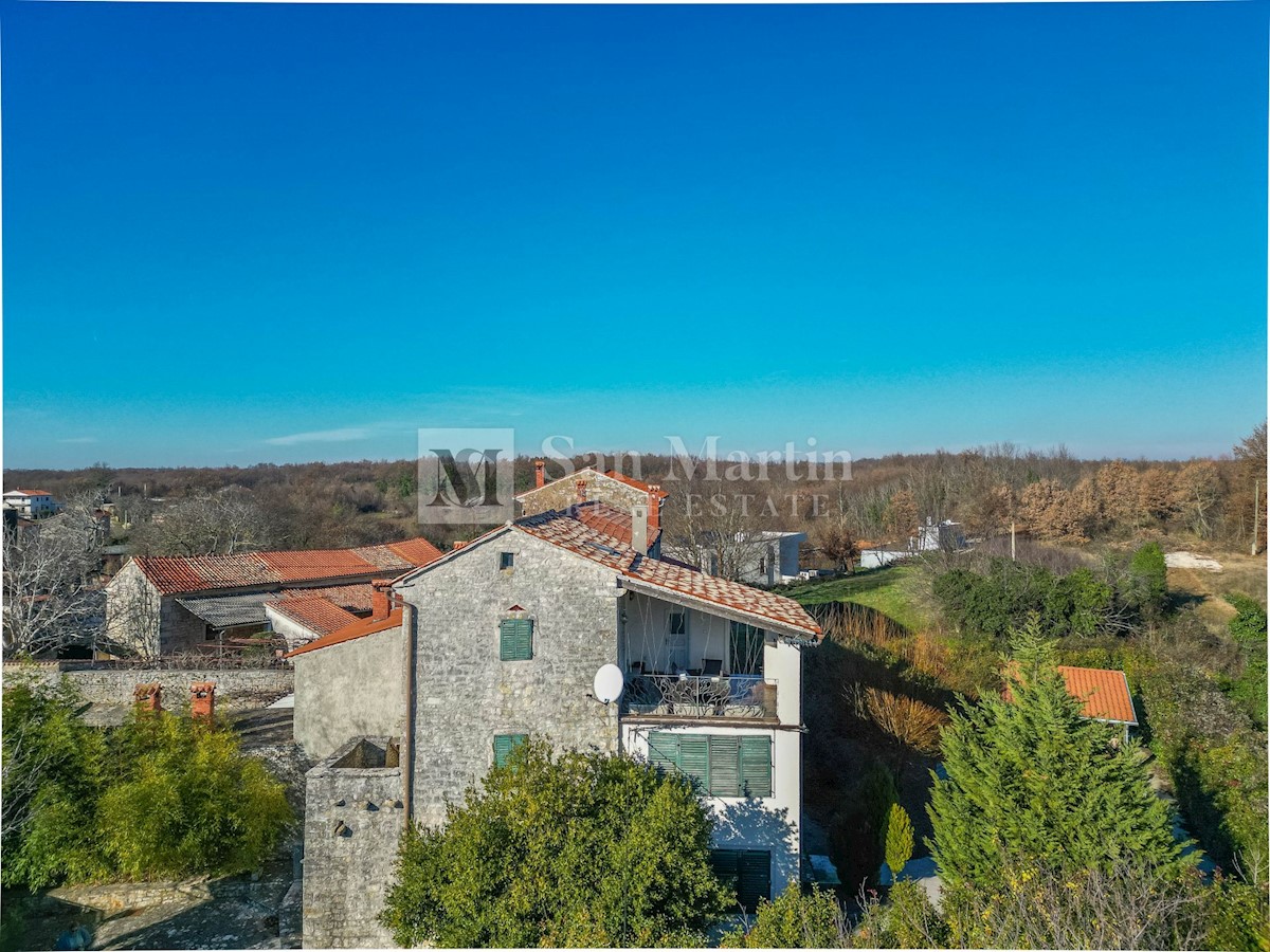 Svetvinčenat, dintorni, Incantevole villa autoctona in pietra con piscina