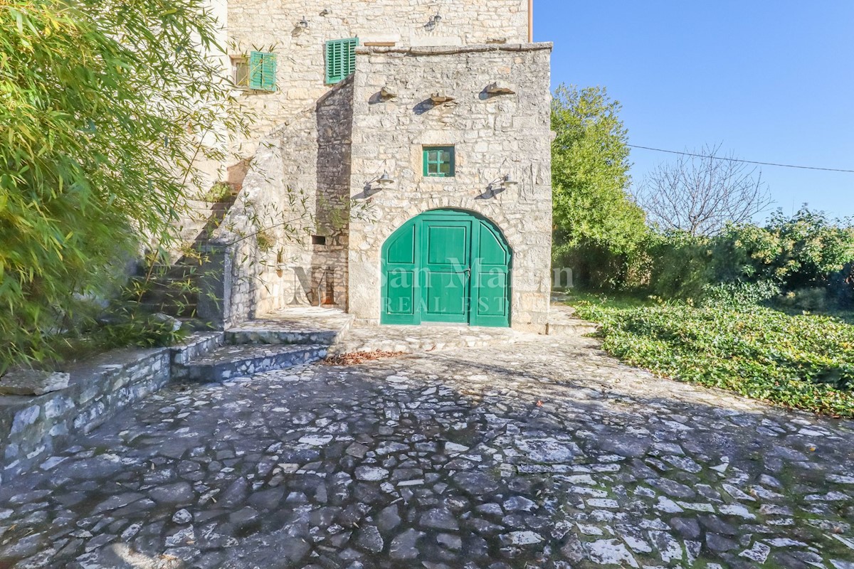 Svetvinčenat, dintorni, Incantevole villa autoctona in pietra con piscina