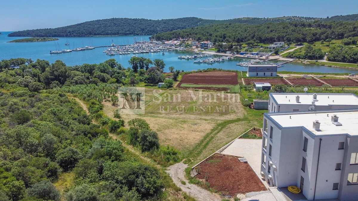 Medolino - terreno edificabile a 100 metri dal mare!