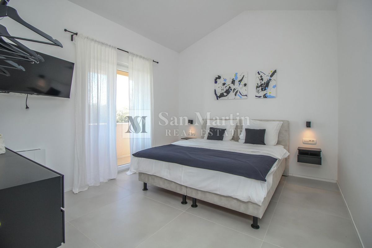 NOVIGRAD - NUOVA CASA MODERNA CON PISCINA