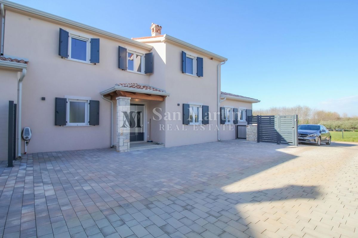 NOVIGRAD - NUOVA CASA MODERNA CON PISCINA