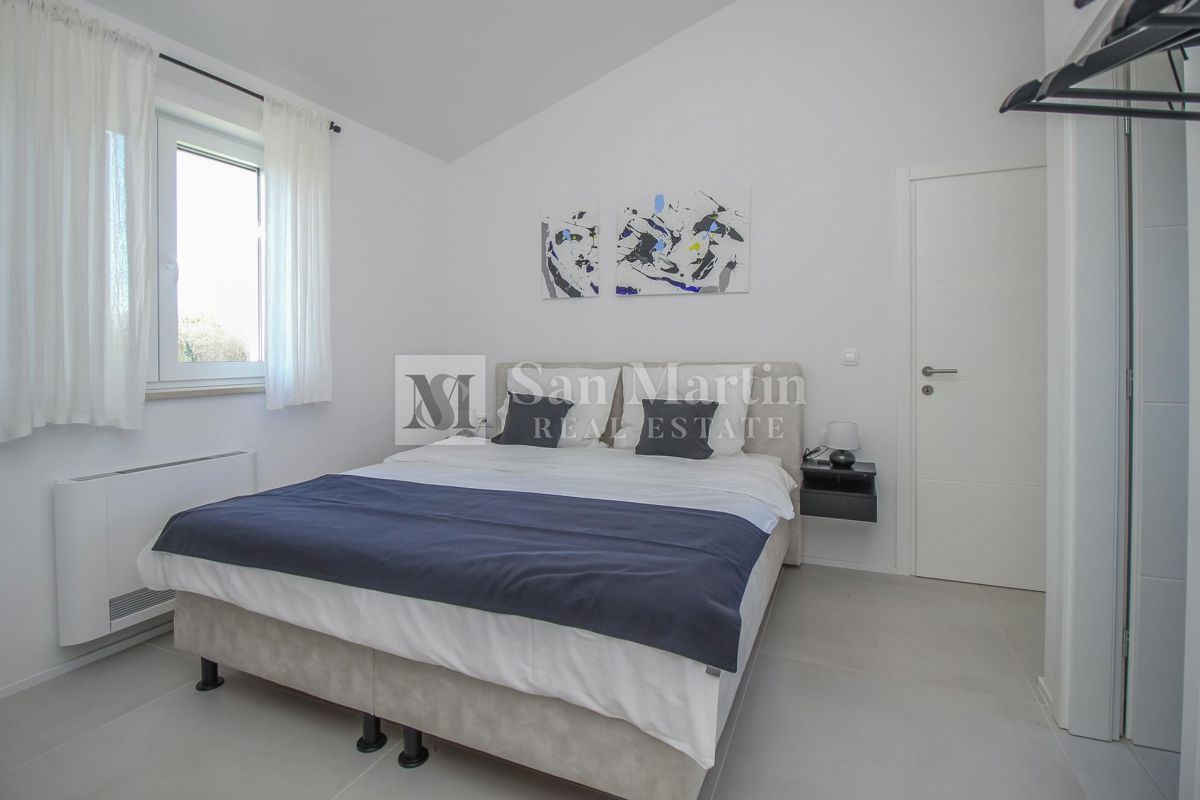 NOVIGRAD - NUOVA CASA MODERNA CON PISCINA