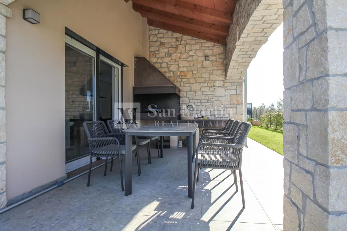 NOVIGRAD - NUOVA CASA MODERNA CON PISCINA
