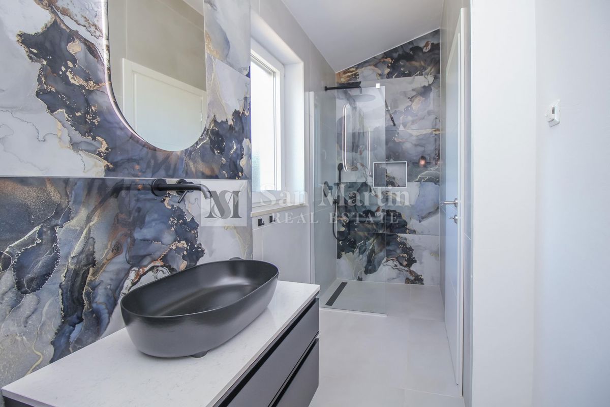 NOVIGRAD - NUOVA CASA MODERNA CON PISCINA