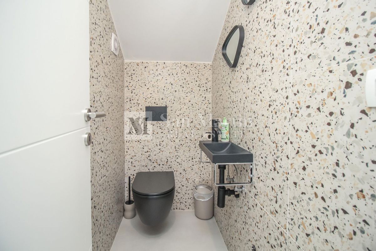NOVIGRAD - NUOVA CASA MODERNA CON PISCINA