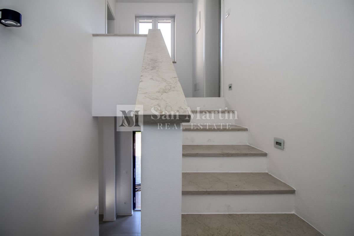 NOVIGRAD - NUOVA CASA MODERNA CON PISCINA