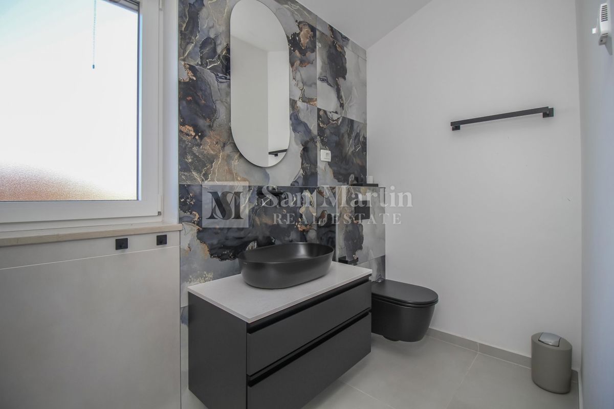 NOVIGRAD - NUOVA CASA MODERNA CON PISCINA