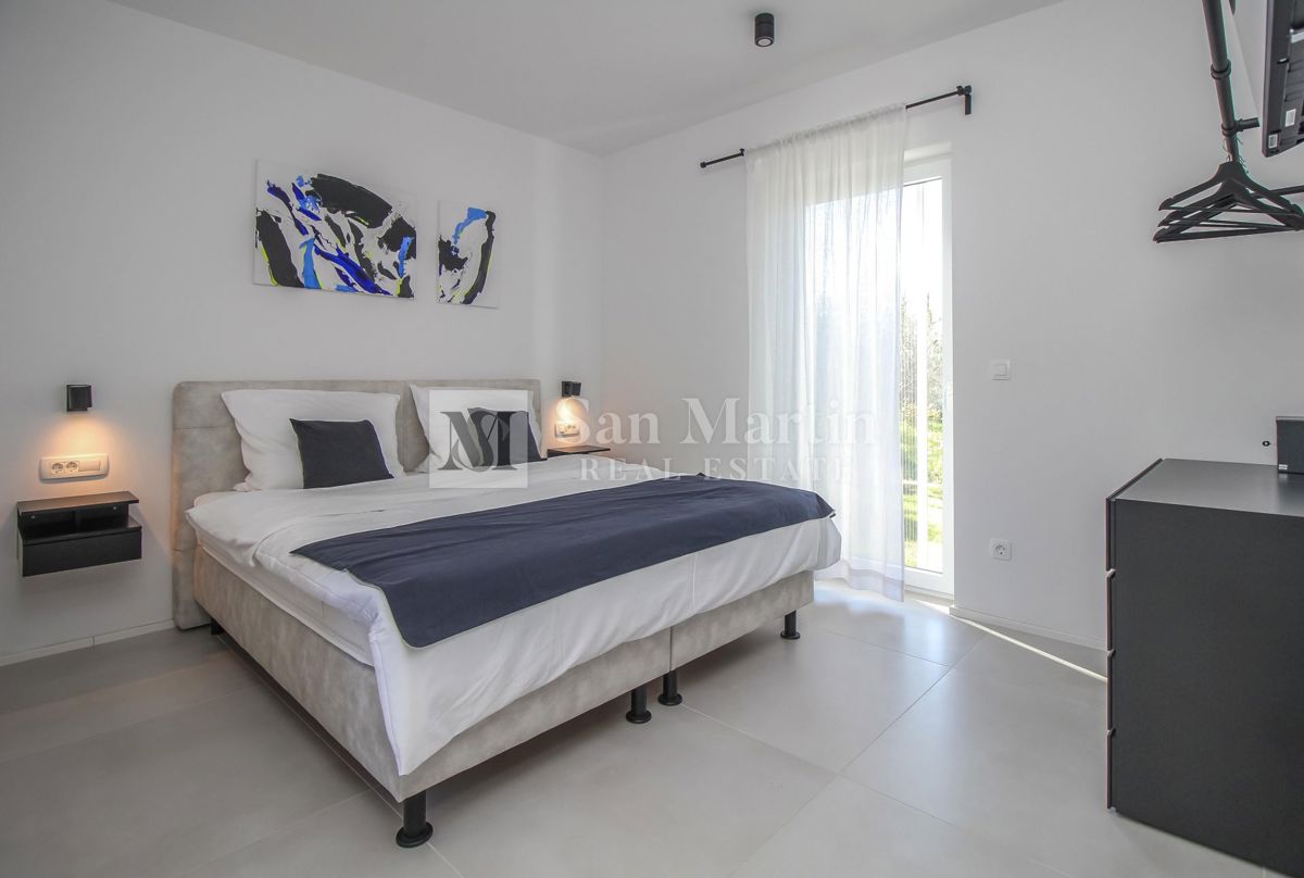 NOVIGRAD - NUOVA CASA MODERNA CON PISCINA