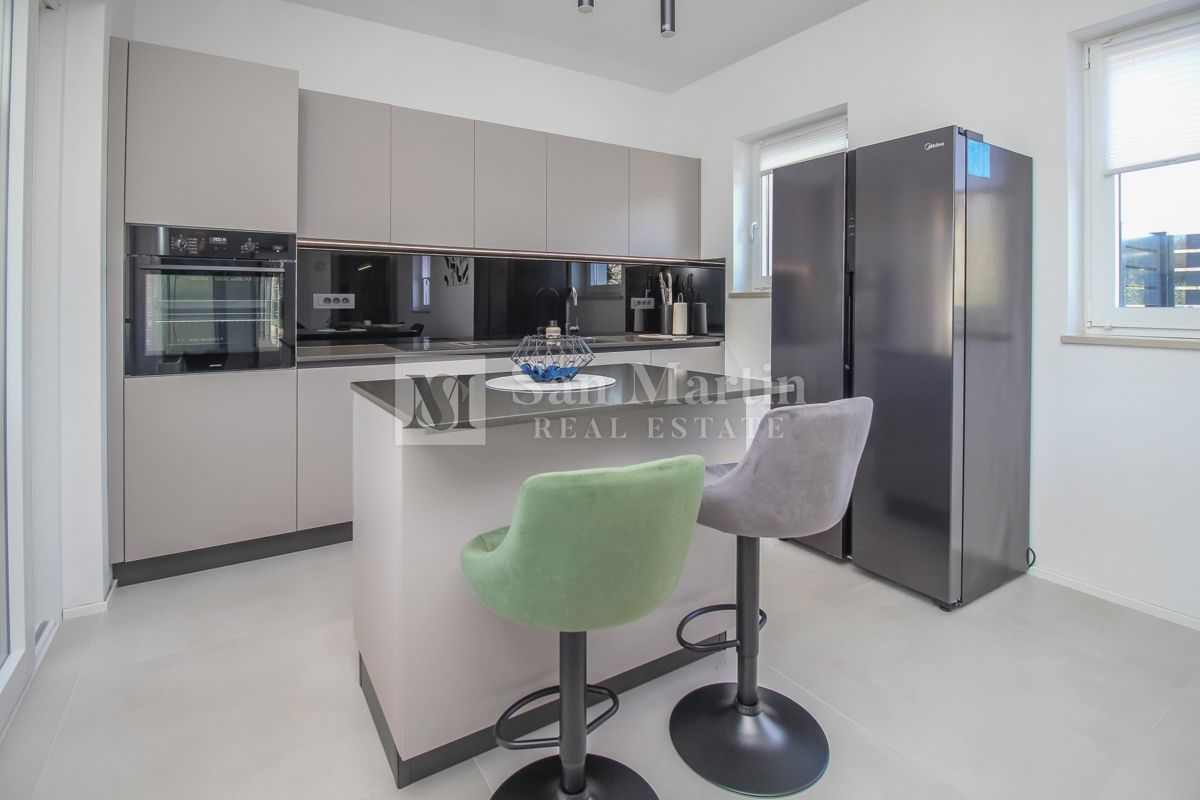 NOVIGRAD - NUOVA CASA MODERNA CON PISCINA