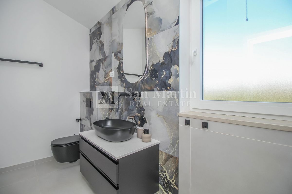 NOVIGRAD - NUOVA CASA MODERNA CON PISCINA