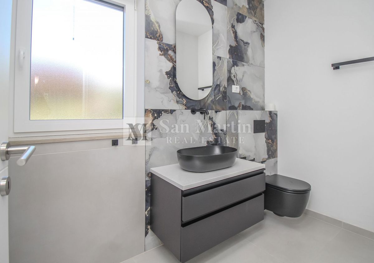 NOVIGRAD - NUOVA CASA MODERNA CON PISCINA