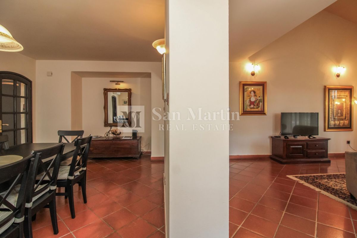 PARENZO, Casa con piscina in zona tranquilla