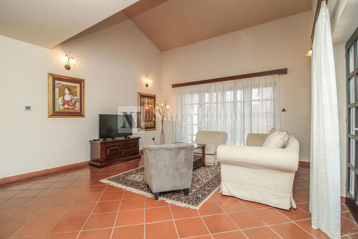 PARENZO, Casa con piscina in zona tranquilla
