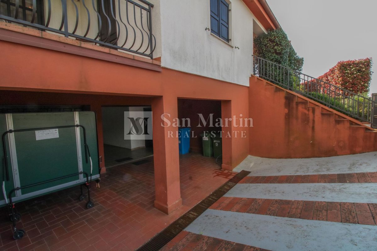 PARENZO, Casa con piscina in zona tranquilla