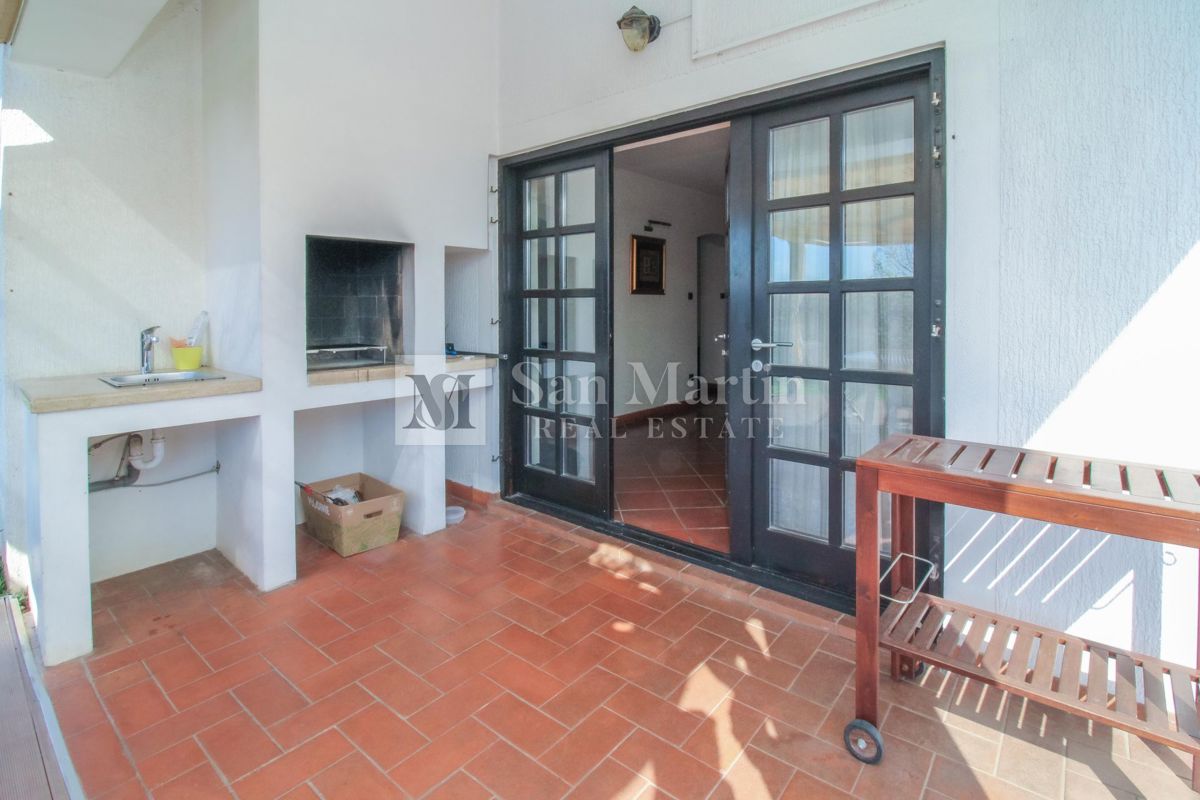 PARENZO, Casa con piscina in zona tranquilla